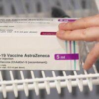 Vaccini, nuovo dietrofront: 'Si ad Astrazeneca per under 60 con consenso'