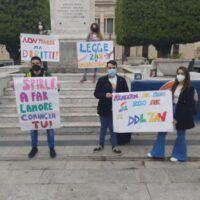 Legge Zan, manifestanti a Reggio: 'Essere diversi è un diritto. Non accettiamo lezioni da Spirlì'
