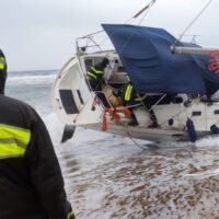 Naufragio di migranti in Calabria: 30 morti tra mare e spiaggia