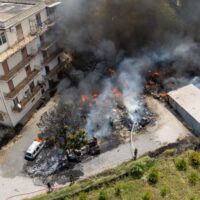 Reggio, esplode una bombola: feriti due vigili del fuoco