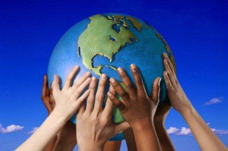 Immagine della campagna Accendi la mente, spegni i pregiudizi per la settimana contro il razzismo