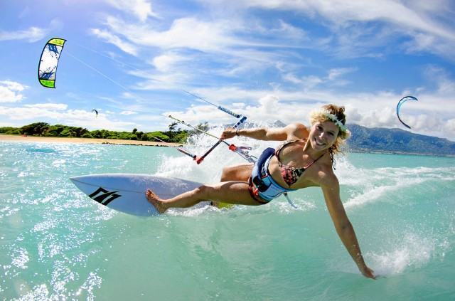 “Aloha surf and beach Party”: a Gizzeria 10 giorni in perfetto “hawaiian beach and surf life style”