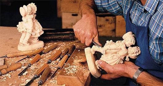 Locandina del laboratorio di falegnameria Wood al Villaggio dei Giovani di Reggio Calabria