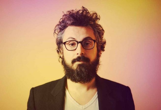 “Brunori a teatro”, il cantautore calabrese arriva a Reggio Calabria