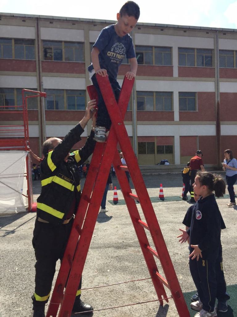 Pompieropoli all'I.C. Falcomatà-Archi: l'evento dei Vigili del Fuoco per gli alunni