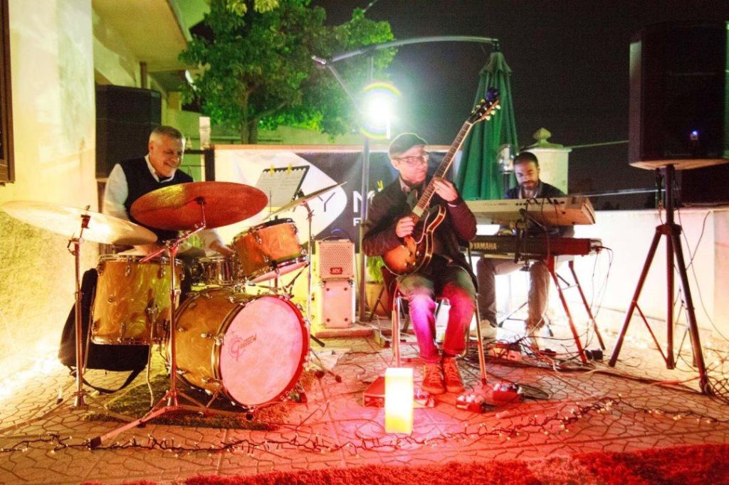 House Concert a Reggio Calabria: un trio jazz suona su un terrazzo sullo Stretto