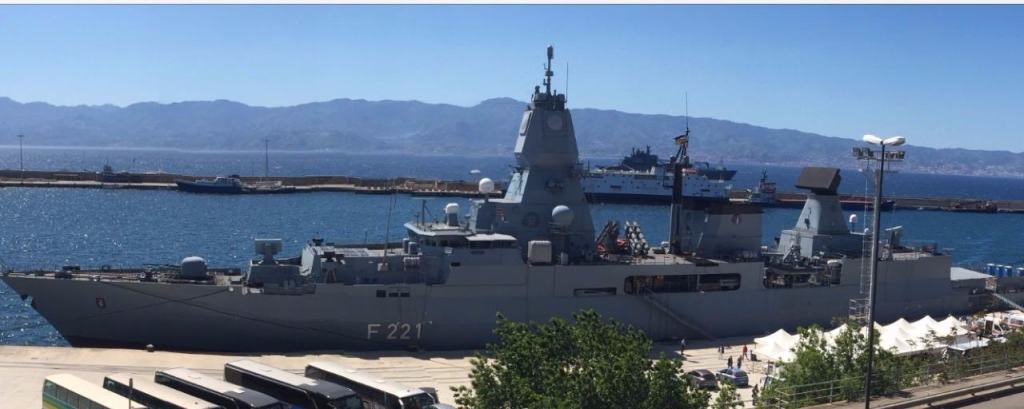 Porto di Reggio Calabria crocevia di solidarietà.