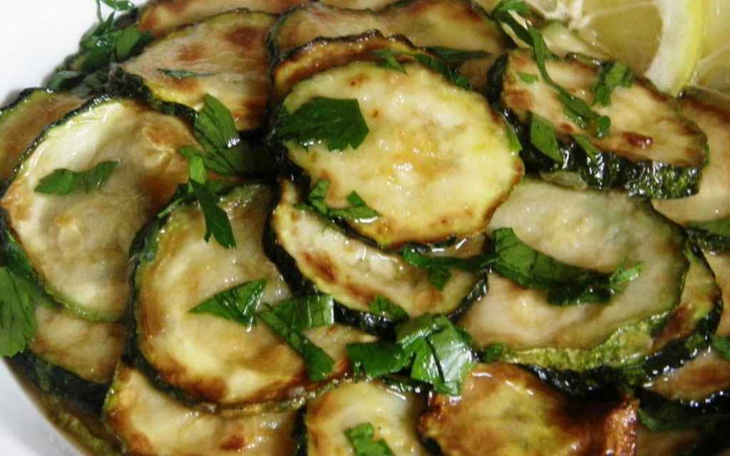 Alla ricerca di un piatto freddo? Ecco come preparare le zucchine con la menta