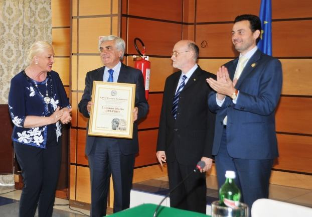 Consegna del Premio Anassilaos a Luciano Maria Delfino