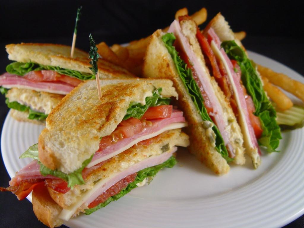 Come preparare uno spuntino da mare: la ricetta del club house sandwich