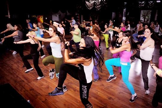 Al Centro Commerciale di Porto Bolaro Zumba for Hospice
