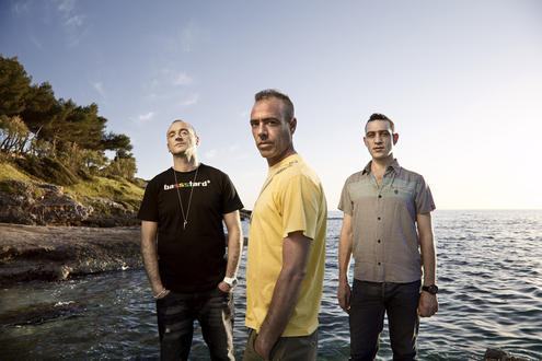 Palmi balla con i Sud Sound System. In migliaia alla nuova Area Mr.Burn