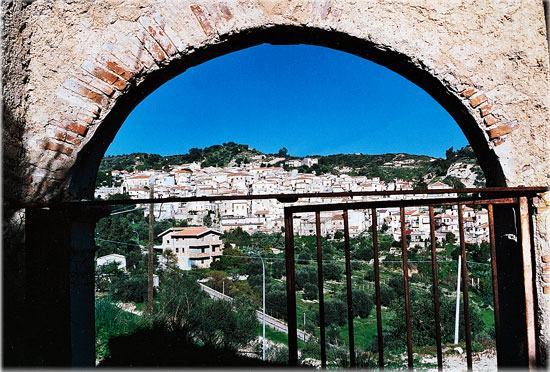A Riace il ‘1° polo di ricerca pedagogica a partire dalla cura d’Italia’