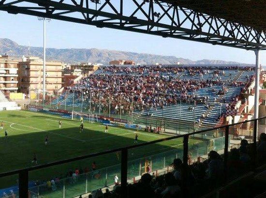 Reggina, gli ultras Curva Sud: “Tutti uniti attorno alla squadra”