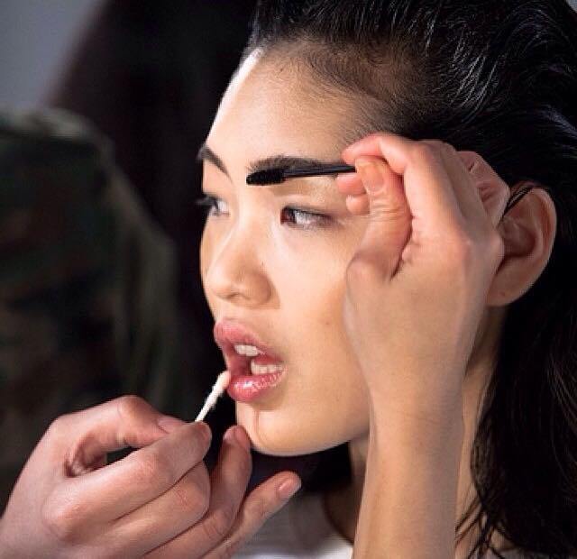 Ecco i consigli per migliorare i vostri selfie con il makeup!
