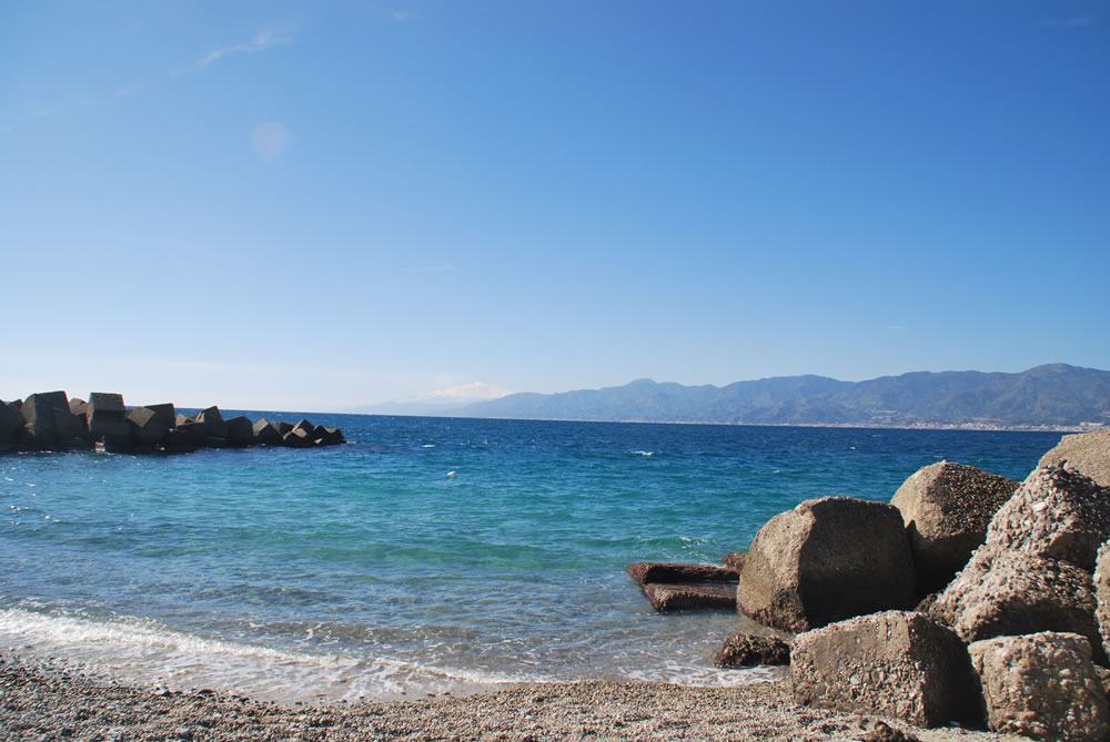 Reggio, spiagge e fondali puliti: iniziativa Legambiente in zona nord