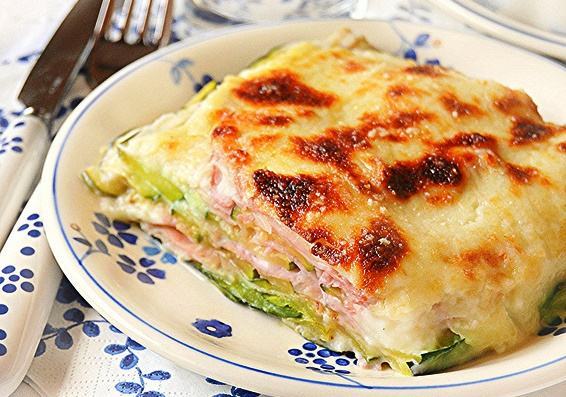 Come preparare una parmigiana bianca di zucchine: la ricetta
