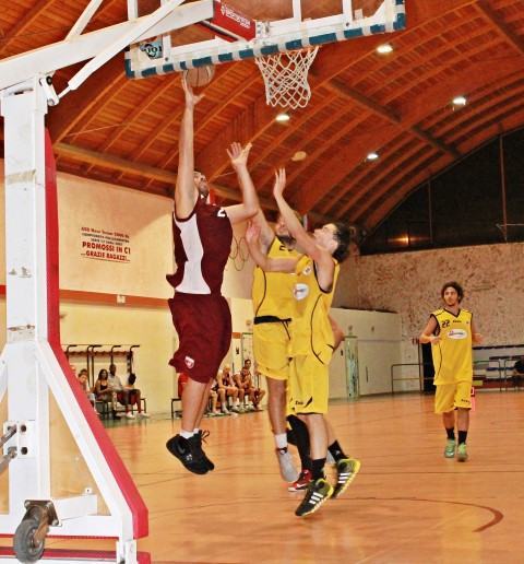 Vis a valanga a Crotone. I reggini s’impongono 100-49
