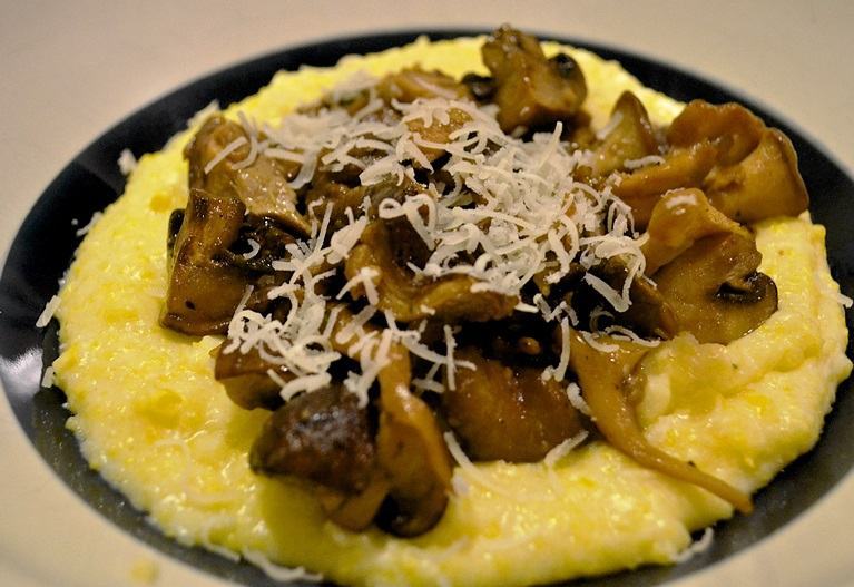 Ecco come si prepara la polenta funghi e formaggio