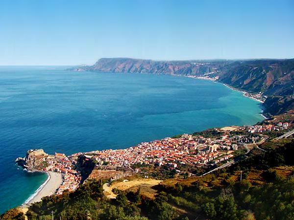 Scilla E Costa Viola