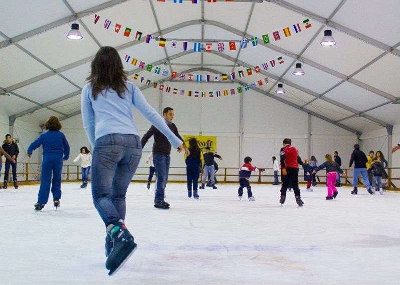 A Reggio Calabria apre l’Ice Village, pista di pattinaggio su ghiaccio