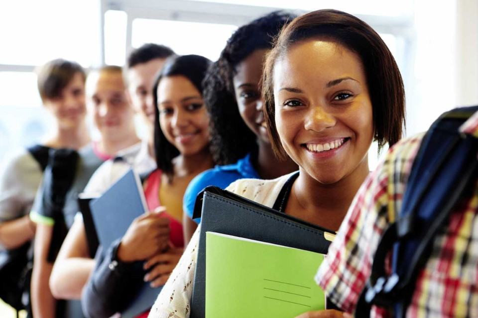 Studenti dell'Istituto Boccioni Fermi di Reggio Calabria durante il momento di preghiera per la pace