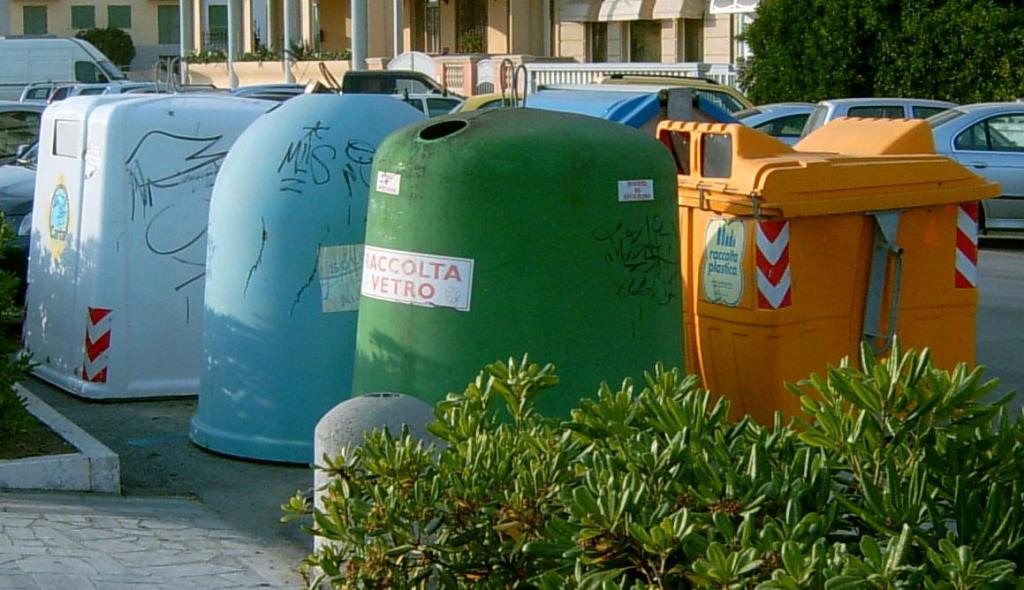 Consegne kit raccolta differenziata porta a porta a Santa Caterina