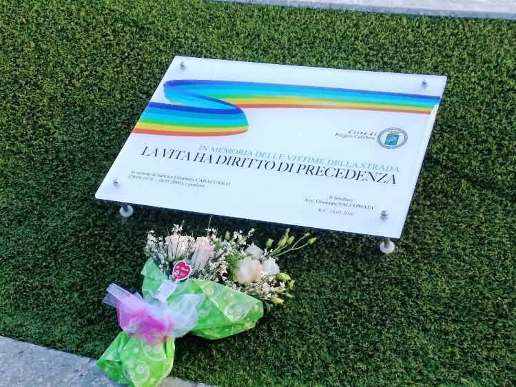 Cerimonia della targa per Sabrina Elisabetta Caracciolo alla rotonda di Viale Libertà