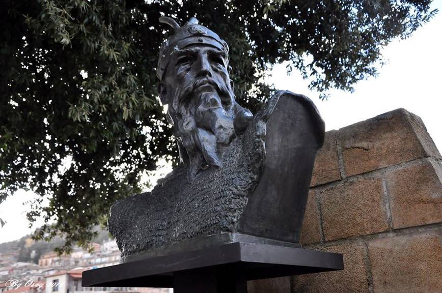 Gli Albanesi di Cosenza deporranno una corona al busto di Scanderbeg