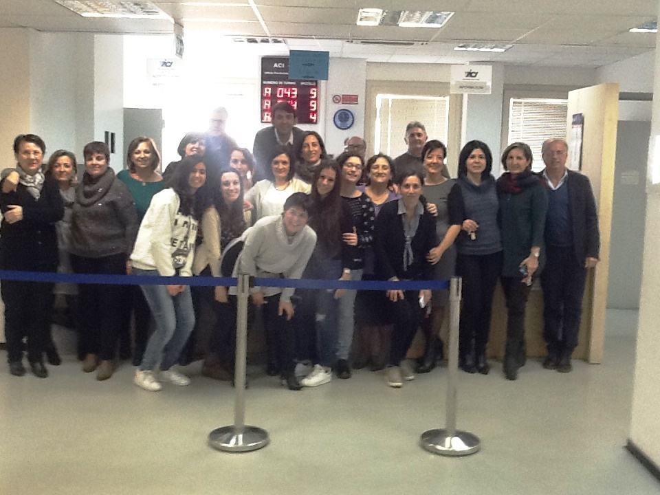 Foto di gruppo delle studentesse del liceo Nostro-Repaci di Villa San Giovanni con i tutor dell'Aci di Reggio Calabria