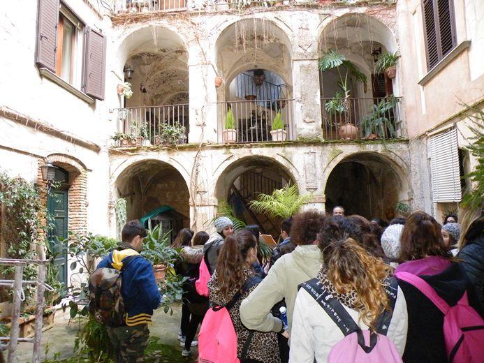 Prima uscita di trekking alla scoperta del borgo di San Giorgio Morgeto per gli studenti del ‘Richichi’