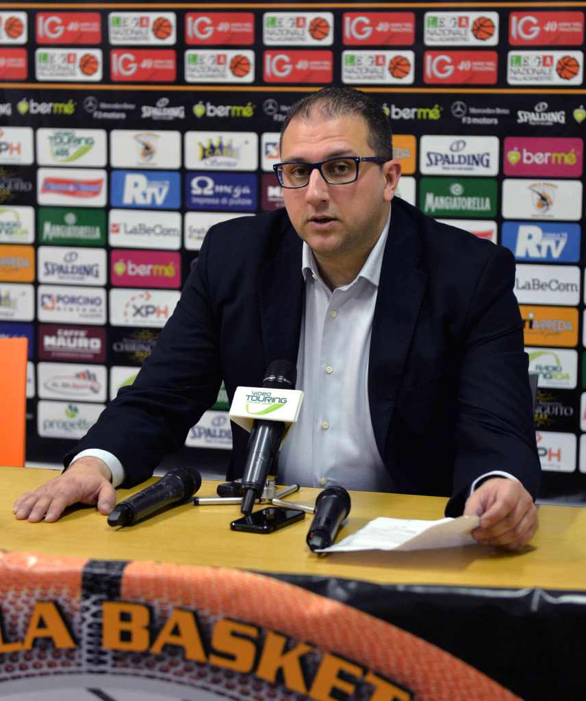 Domenico Bolignano, primo assistente della Viola Reggio Calabria, in sala stampa
