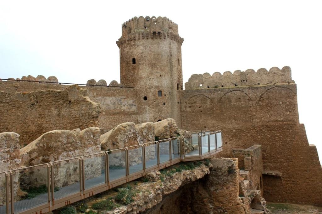Il castello di Le Castella a Isola Capo Rizzuto, scorcio con la torre