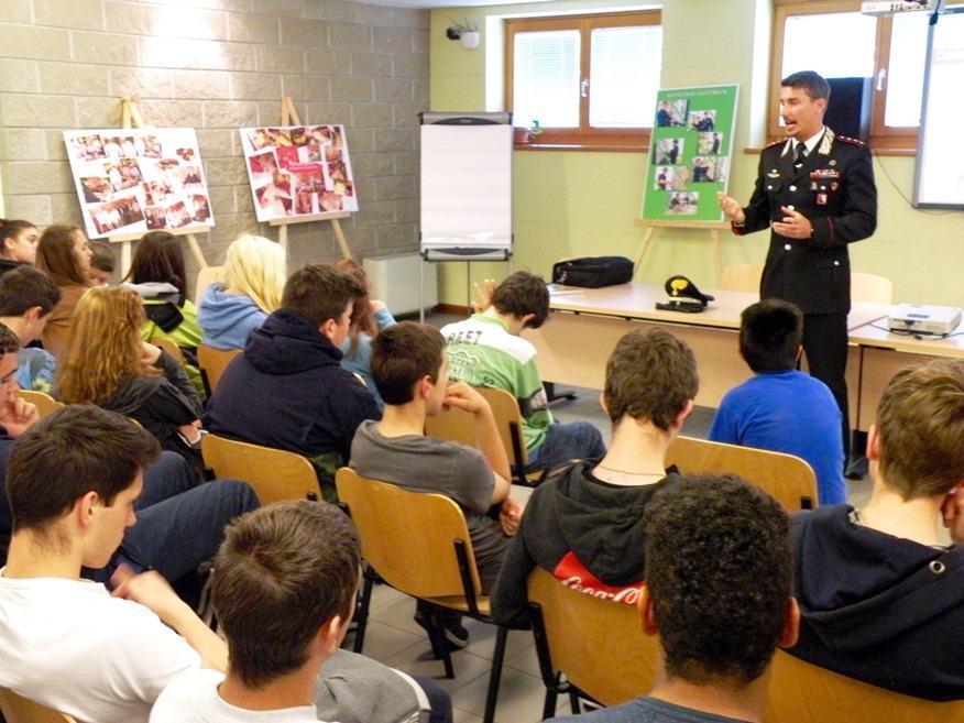 Incontro sulla cultura della legalità con i Carabinieri all'Istituto Comprensivo Orazio-Lazzarino di Gallico