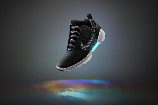 Nike annuncia le scarpe ‘autoallaccianti’