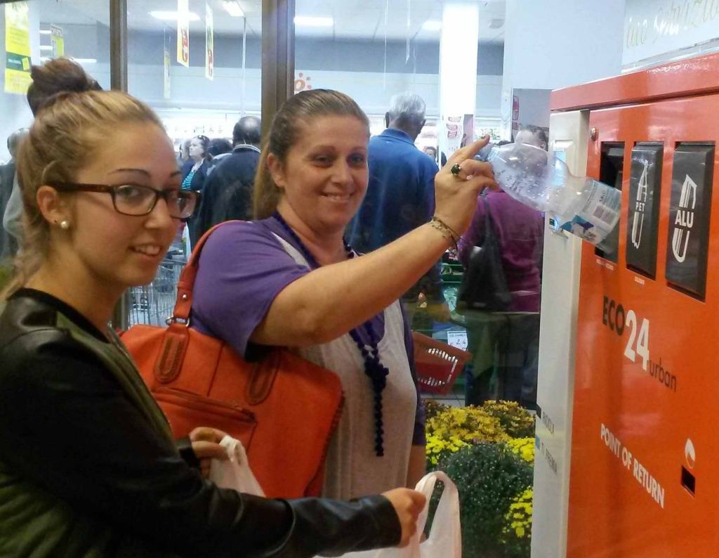 Arrivano a Reggio Calabria le casette della plastica e dell’alluminio