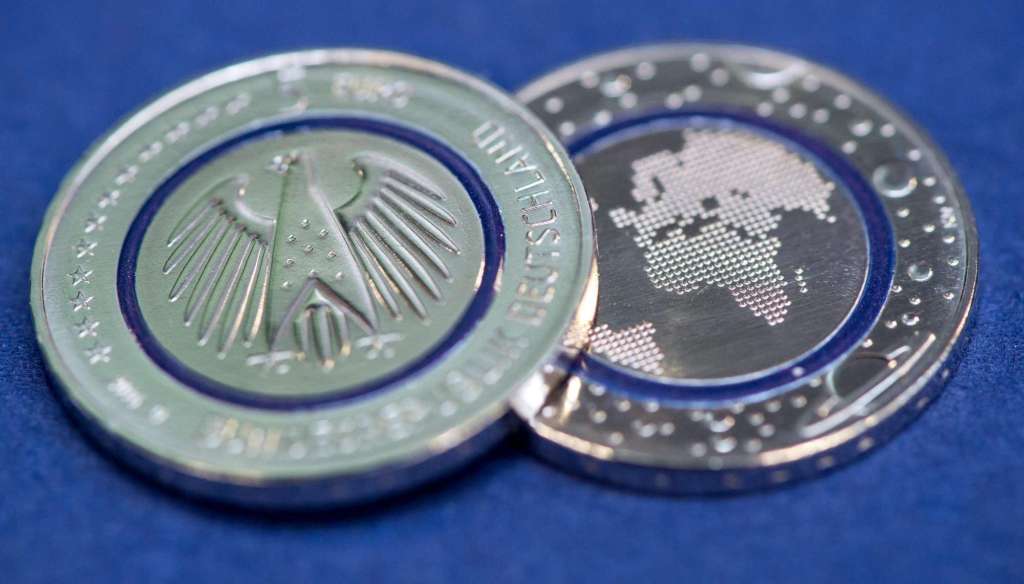 Arriva la moneta da 5 euro: “Blue Planet Earth”. Ma in Italia non ci sará…