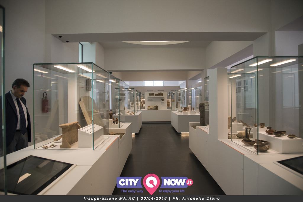 Museo di Reggio: taglio del nastro per la mostra ‘Per gli dei e per gli uomini’