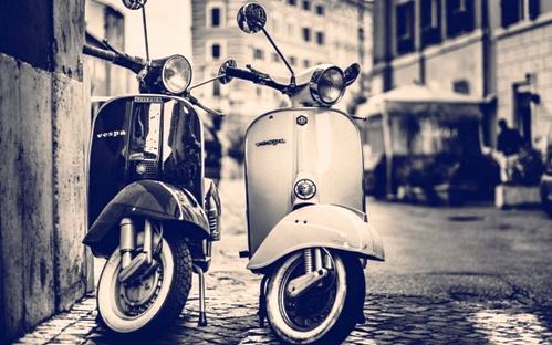 Il mito a due ruote compie 70 anni. Auguri Vespa!