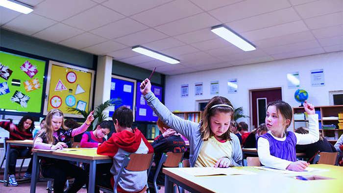 Nuovo impianto di illuminazione a led nella scuola “Italo Falcomatà” di Archi