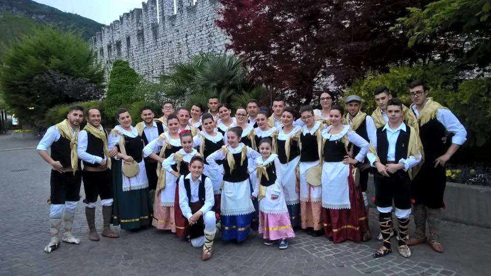 Nuovi successi per il gruppo folk dei Lanternari al festival Magna Grecia di Trento