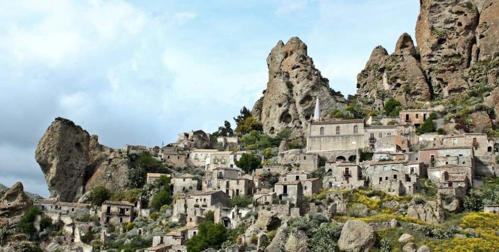 “Gatta Cenerentola” chiude l’XI edizione del Pentedattilo Film Festival