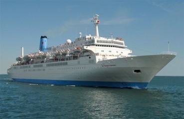 A Crotone arriva in porto la nave Thomson Celebration
