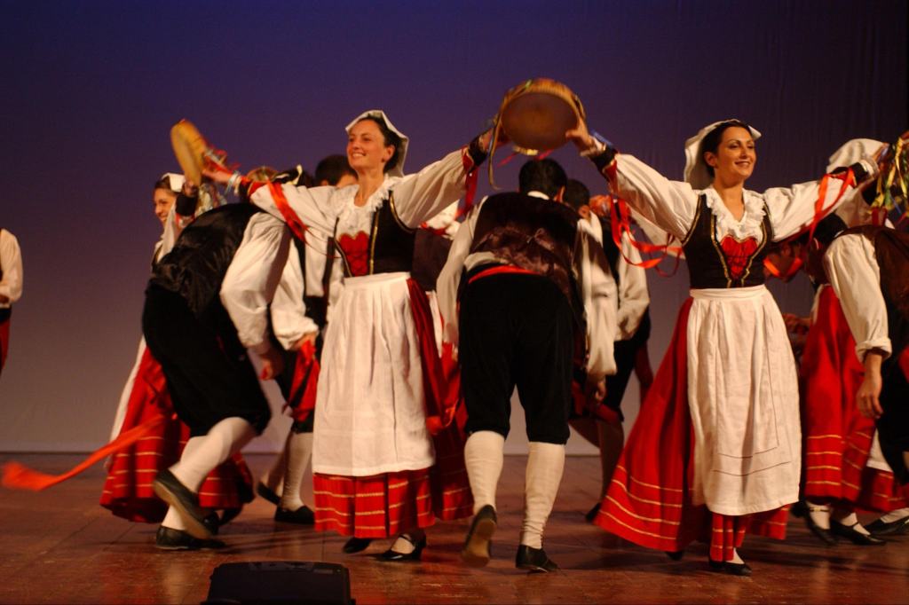 Musica popolare calabrese e folklore: Neaithosud Festival a Rocca di Neto