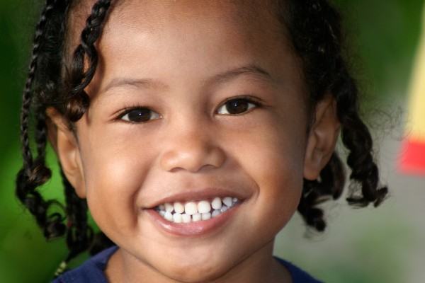 Giochiamo per un sorriso, bambina sorridente all'evento benefico di Reggio Calabria