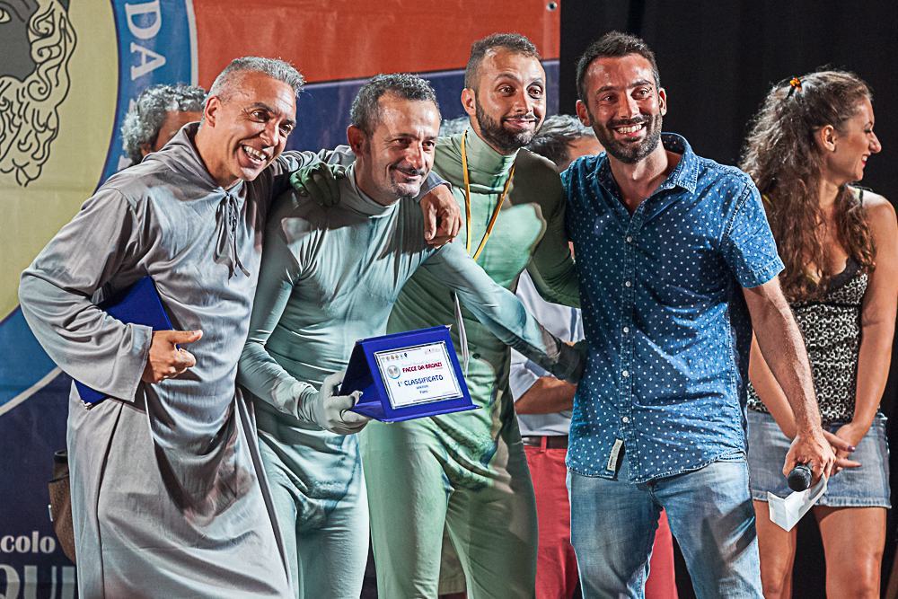 Le risate di “Facce da Bronzi” conquistano Palmi