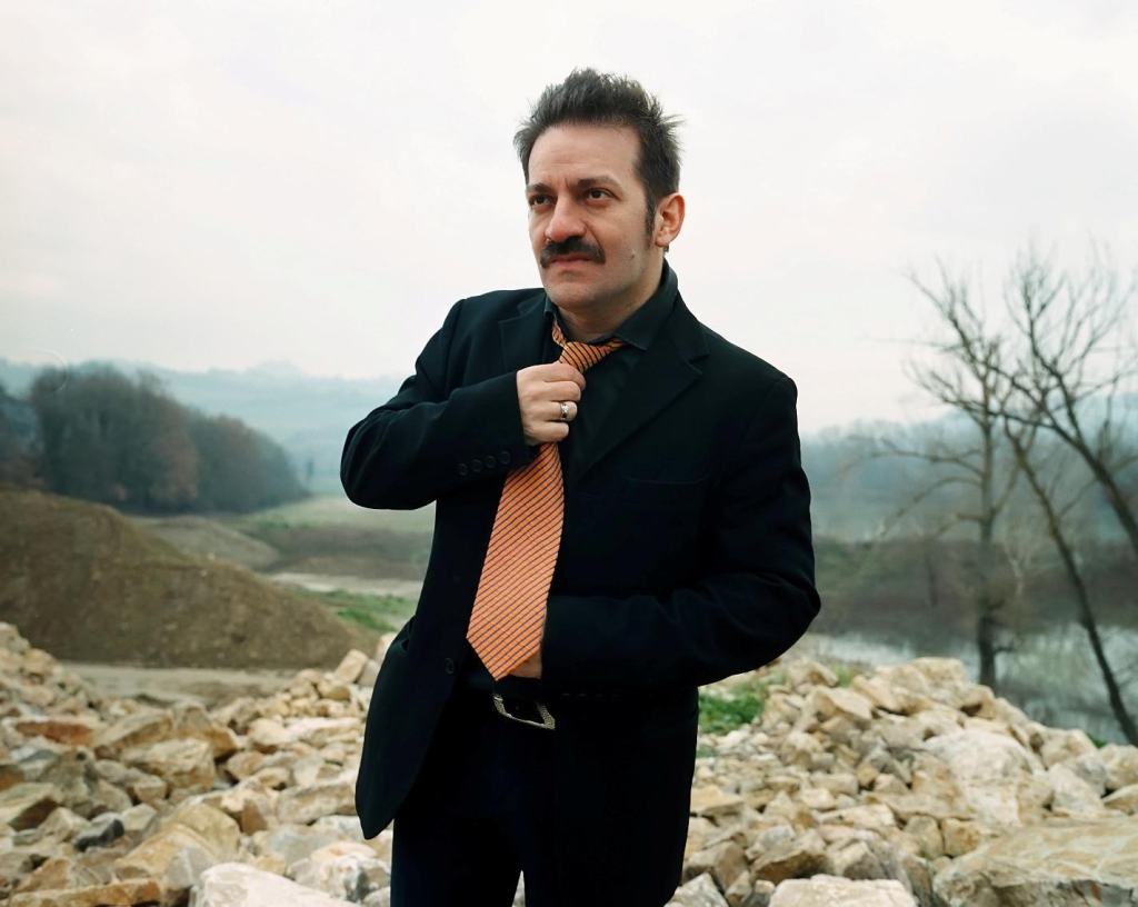 A Tabularasa il concerto di Voltarelli e la consegna del ricavato all’Hospice