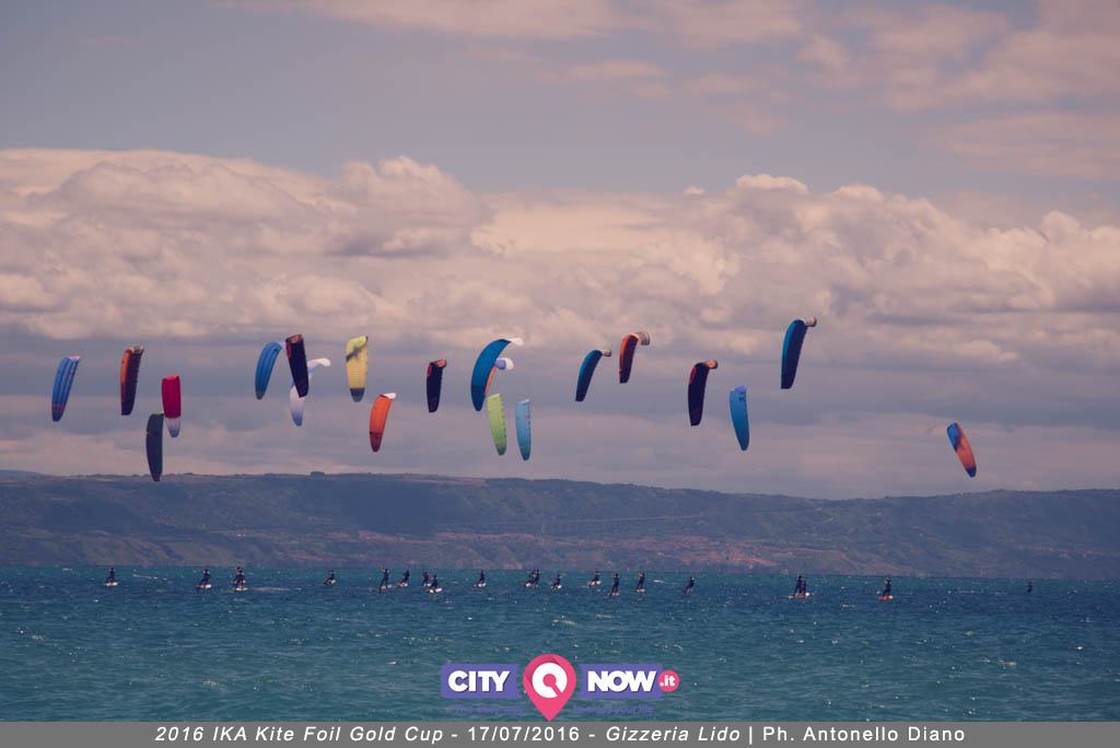 Il Ministro Lotti, oggi a Gizzeria per il Campionato Europeo di Kitesurf
