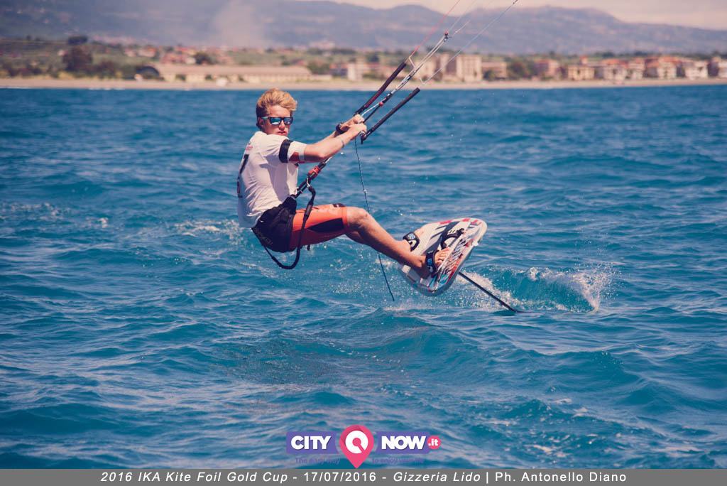 Kitesurf Mondiale a Gizzeria: vince la tappa italiana il francese Mazella – FOTO