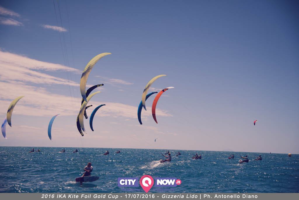 Kitesurf, atleti da ogni parte del mondo si ritrovano in Calabria